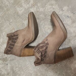musse and cloud brown heeled boots